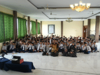 Santri SMP Bilingual Terpadu 2 Antusias Ikuti Lokakarya Menulis Wattpad Bareng Ahlinya