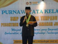 Isak Haru Warnai Penyampaian Kesan dan Pesan Perwakilan Santri Kelas IX Isak Haru Warnai Penyampaian Kesan dan Pesan Perwakilan Santri Kelas IX